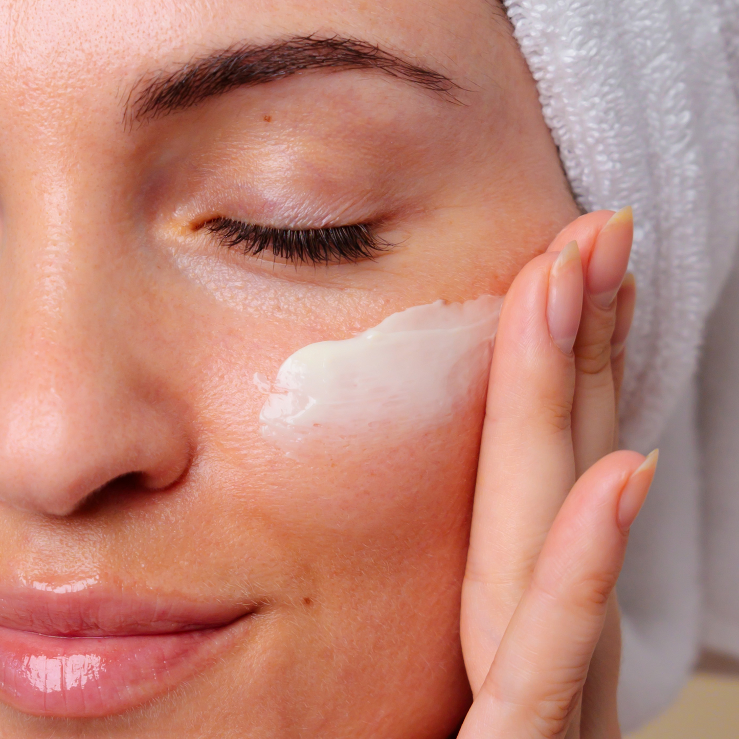 Medical - Hydrate Luxe Ultra-Rich Facial Cream, itin sodrios tekstūros drėkinamasis veido kremas, 48 g</strong> –
prabangus, intensyviai maitinantis veido kremas