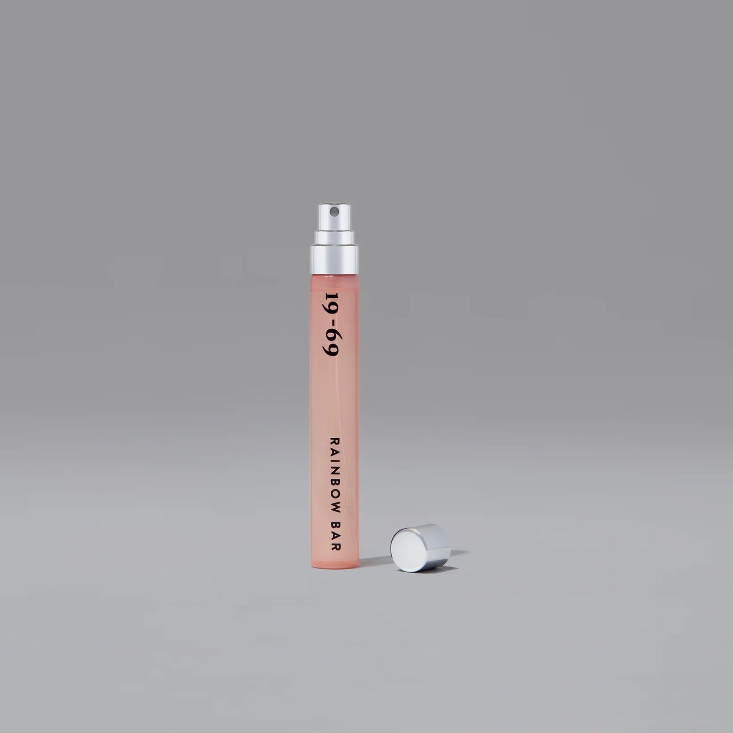 19-69 Rainbow Bar nišiniai kvepalai – gaivūs ir medienos akordai, įkvėpti 1980-ųjų glamroko, pagaminta Italijoje