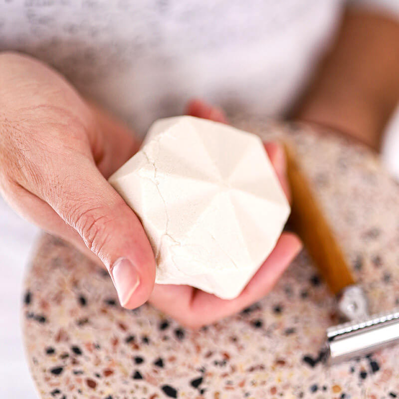 Lamazuna kietosios skutimosi putos Au Poil – su taukmedžio sviestu, moliais ir citrusiniu kvapu, be plastiko, natūrali sudėtis