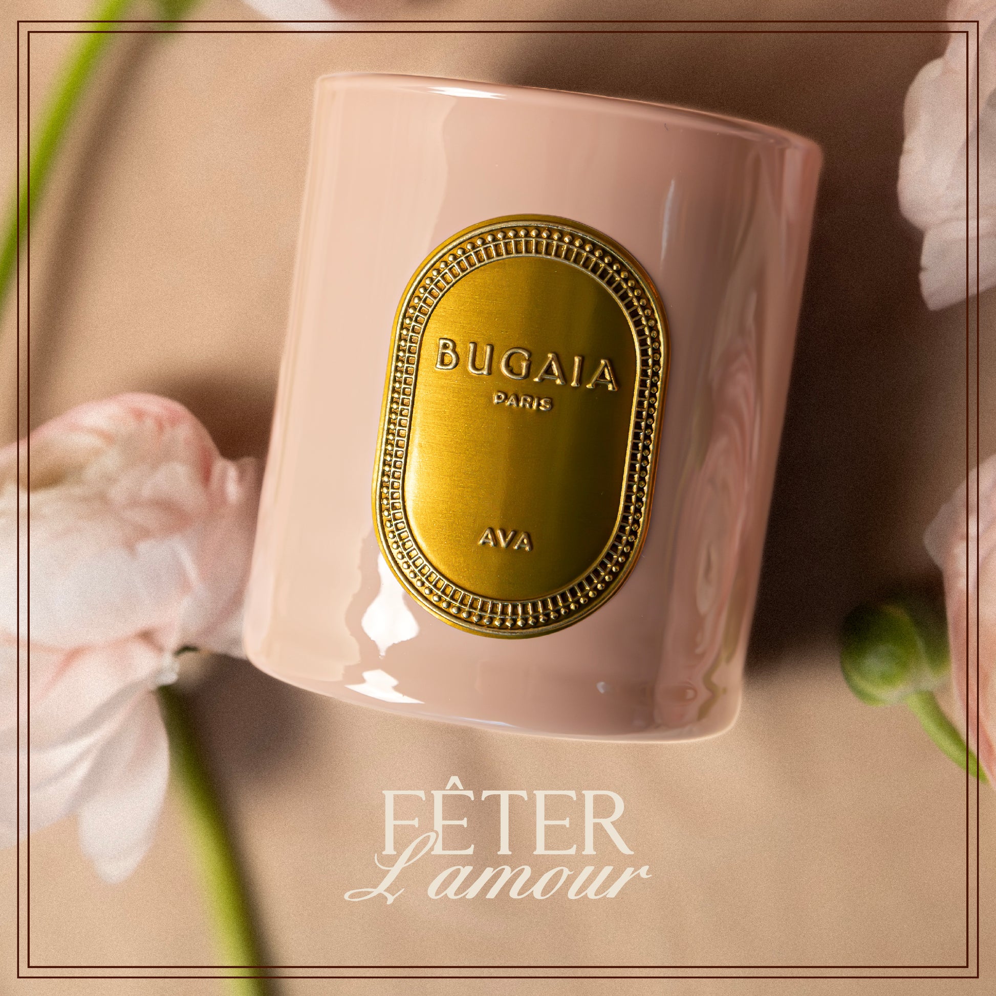 BUGAIA kvapni žvakė „Ava“ 290 g elegantiškame stikliniame inde su medvilniniu knatu. Rytietiškų ir gėlių natų aromatas sukuria paslaptingą, jausmingą atmosferą. 