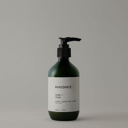 Skystas rankų muilas (250 ml) – su kartaus apelsino, kedro ir santalmedžio natomis. Švelni, veganiška formulė. Pagaminta Italijoje, ekologiška pakuotė.