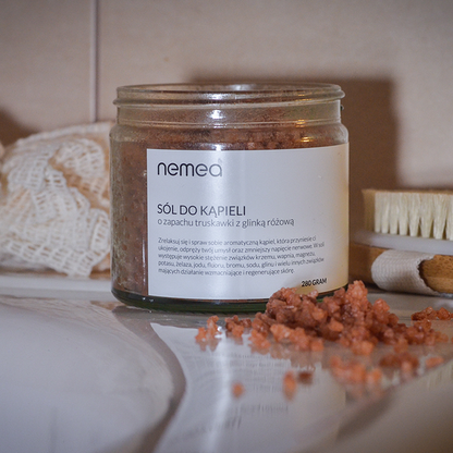 NEMEA Liekninanti vonios druska - Braškių ir molio 280g