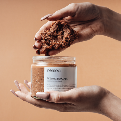 NEMEA Drėkinamasis braškių ir molio kūno šveitiklis 250g