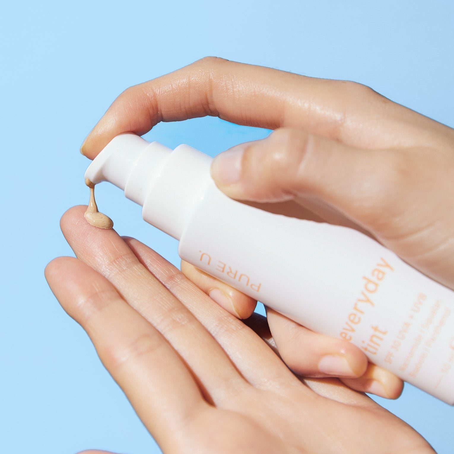PURE U. Everyday Tint SPF 30 – Natūralus veido kremas su SPF apsauga ir lengvu atspalviu, suteikiantis švytėjimo ir apsaugantis nuo saulės