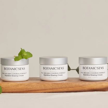 Botanicsens Ph.D. veido kremas pigmentacijai – natūralus, veganiškas kremas nuo tamsių dėmių ir netolygaus odos tono, 50 ml.