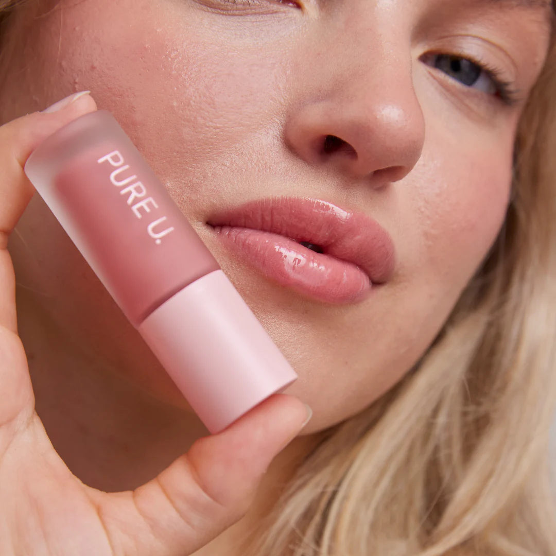 „Balmy Lip Tint“ – natūralus veganiškas lūpų balzamas, aliejus ir blizgis su SPF15. Drėkina lūpas, suteikia švelnų atspalvį, spindesį ir apsaugą nuo išsausėjimo.