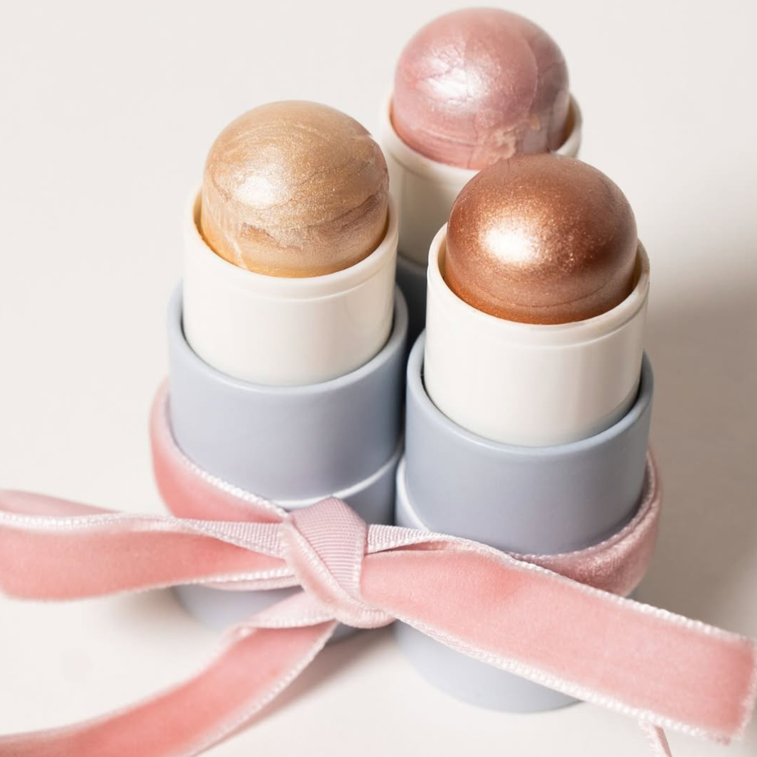PURE U veganiškas kreminis highlighteris – natūralus švytėjimas, tinka jautriai odai, be kvapiklių, trys atspalviai: Champagne Dew, Baby Glow, Radiant Tan