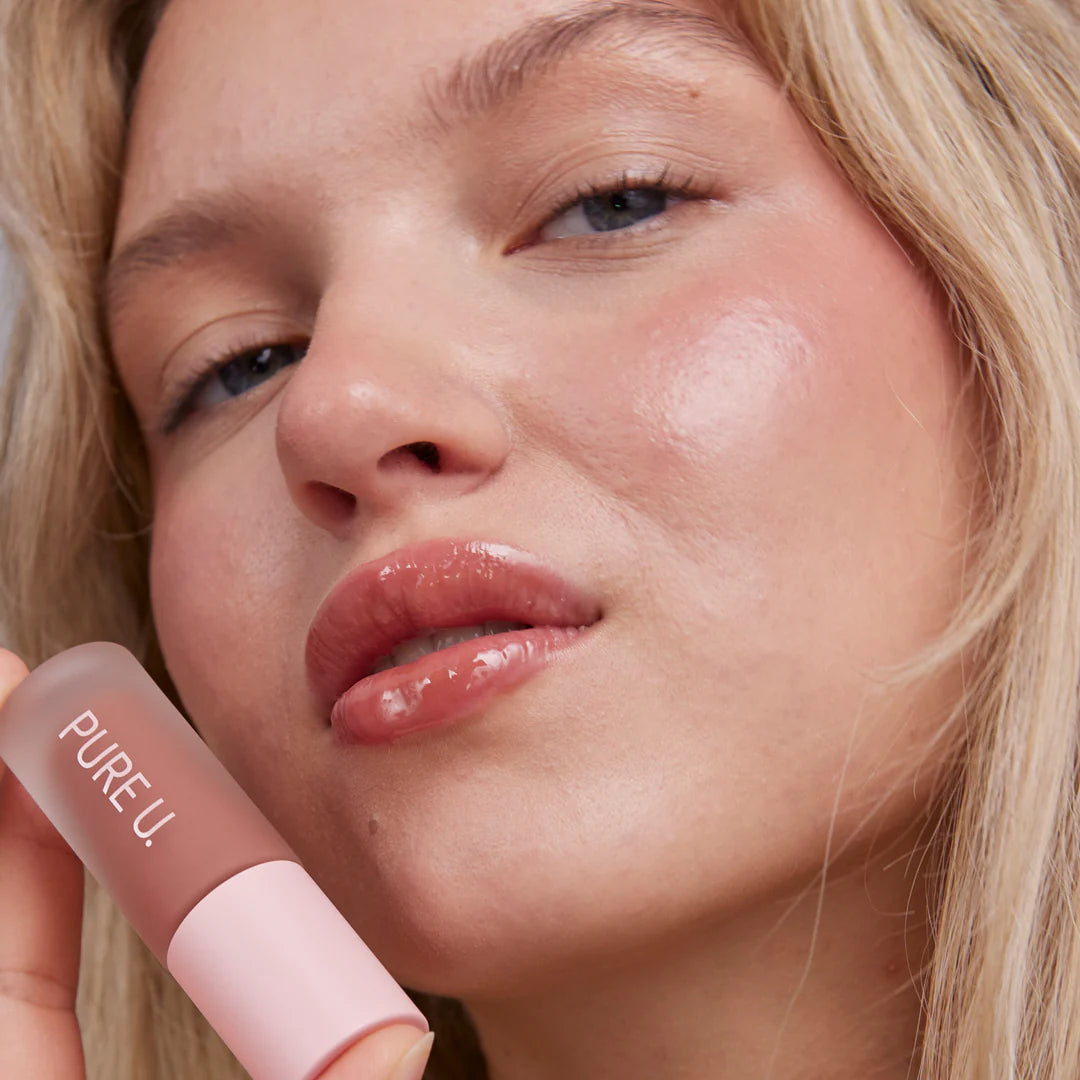 „Balmy Lip Tint“ – natūralus veganiškas lūpų balzamas, aliejus ir blizgis su SPF15. Drėkina lūpas, suteikia švelnų atspalvį, spindesį ir apsaugą nuo išsausėjimo.