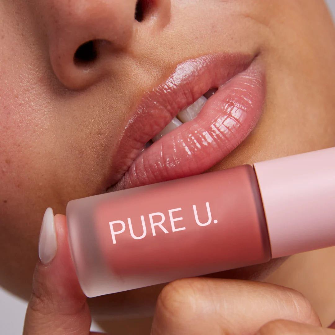 „Balmy Lip Tint“ – natūralus veganiškas lūpų balzamas, aliejus ir blizgis su SPF15. Drėkina lūpas, suteikia švelnų atspalvį, spindesį ir apsaugą nuo išsausėjimo.