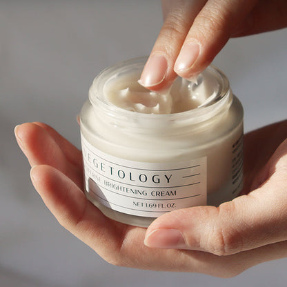 Skaistinamasis veido kremas su Viniferinu ir niacinamidu jautriai odai