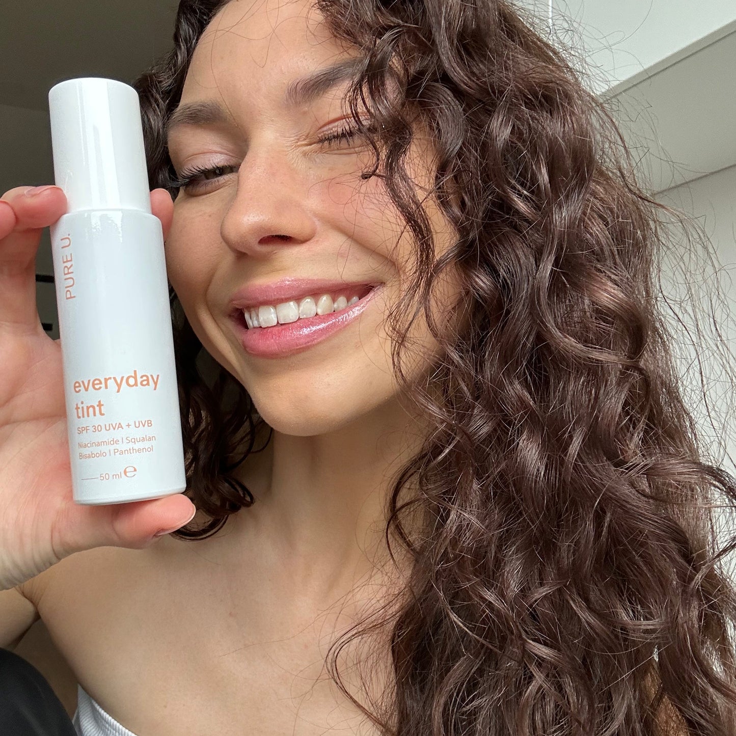 PURE U. Everyday Tint SPF 30 – Natūralus veido kremas su SPF apsauga ir lengvu atspalviu, suteikiantis švytėjimo ir apsaugantis nuo saulės