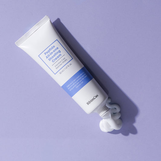 „BibimCos“ drėkinantis Anti-Aging kremas su peptidais, hialurono rūgštimi ir keramidu – intensyviai drėkina, ramina jautrią odą, stiprina apsauginį barjerą ir mažina raukšles. Tinka sausai ir brandžiai odai.