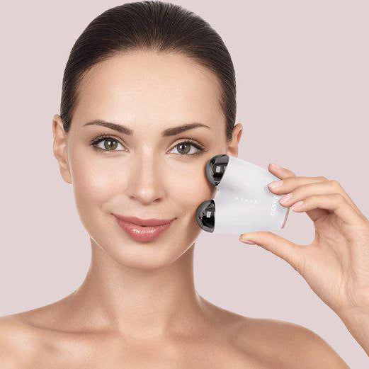 MicroCurrent Face-Lifter – naudojamas su laidžiu geliu, suteikia veido odai švytėjimo ir glotnumo.