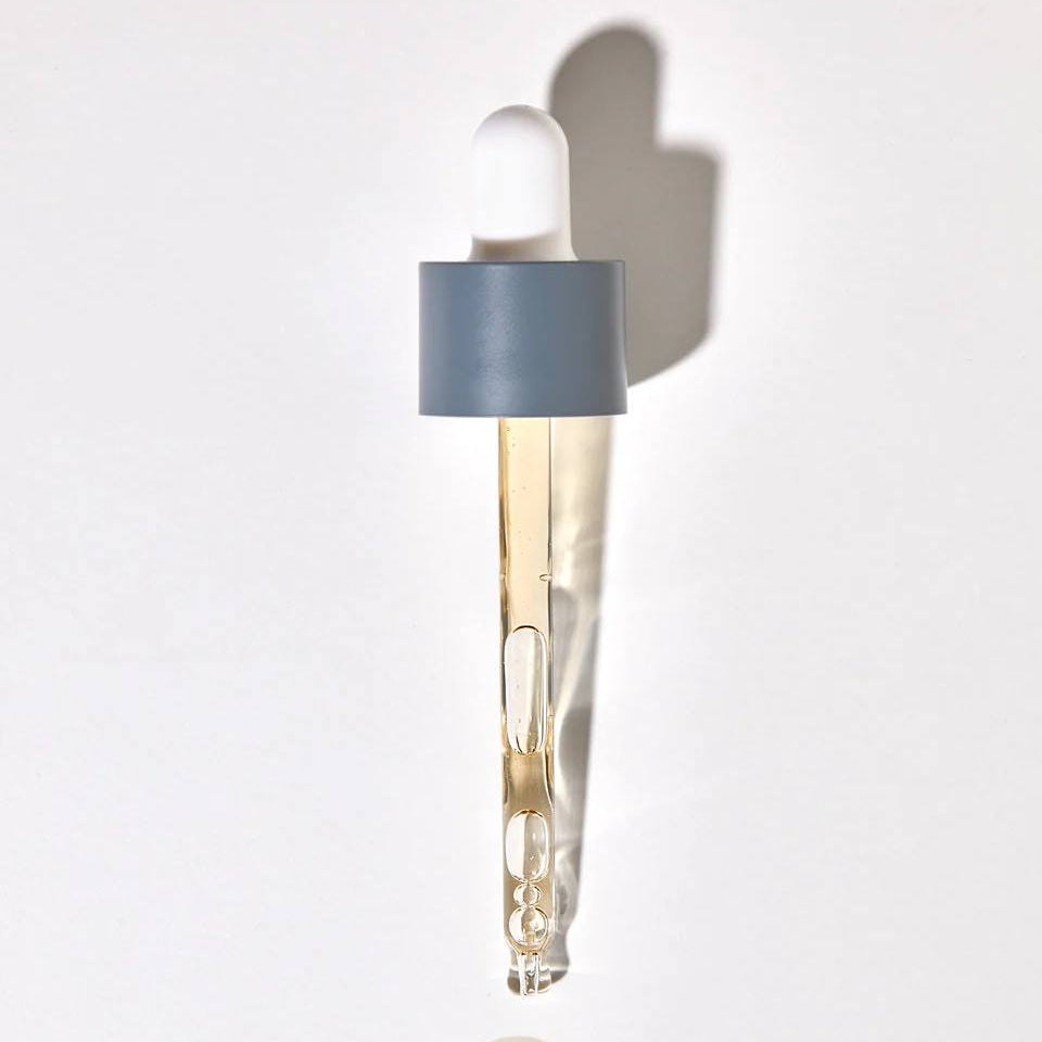 Skaistinantis veganiškas serumas jautriai odai su Viniferinu