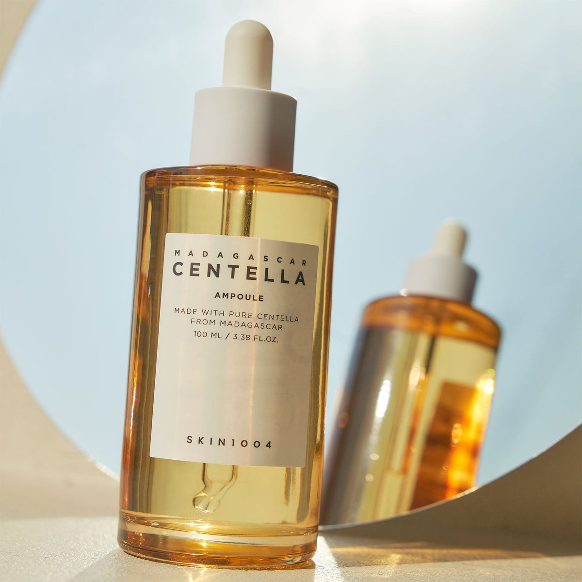 SKIN1004 Madagascar Centella Ampoule – gintarinis buteliukas ir serumo tekstūra